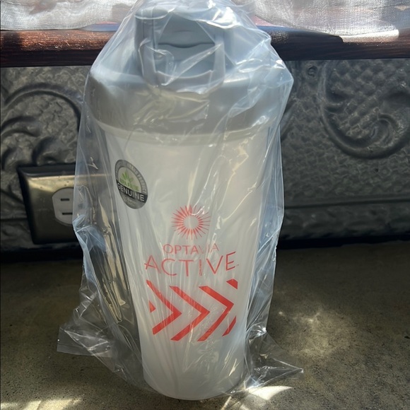 NWT Optavia Active White and Red Shaker Bottle - Picture 2 of 4